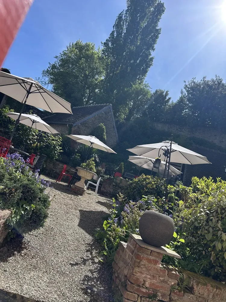 terrasse-exterieur-le-vieux-logis-3